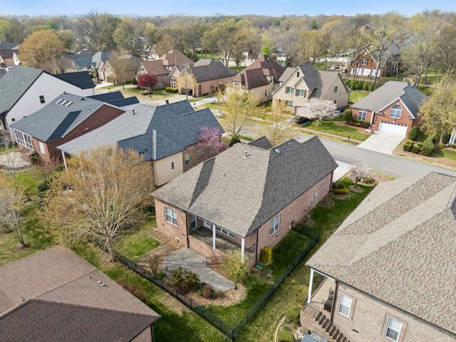 1075 Isaac Franklin Dr, Gallatin, TN 37066