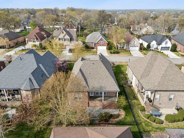 1075 Isaac Franklin Dr, Gallatin, TN 37066