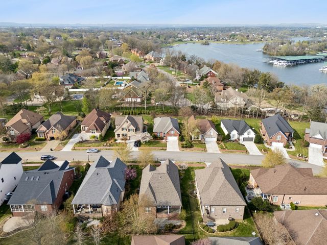 1075 Isaac Franklin Dr, Gallatin, TN 37066