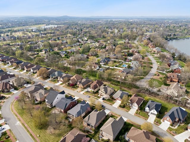 1075 Isaac Franklin Dr, Gallatin, TN 37066