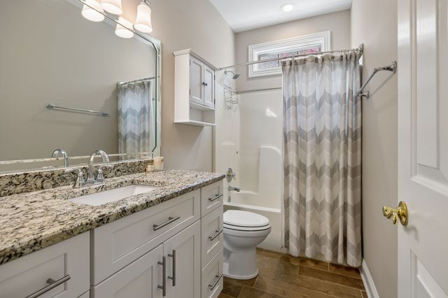 1075 Isaac Franklin Dr, Gallatin, TN 37066