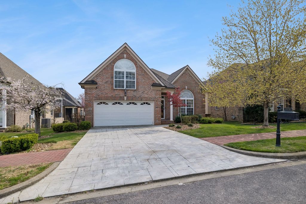 1075 Isaac Franklin Dr, Gallatin, TN 37066