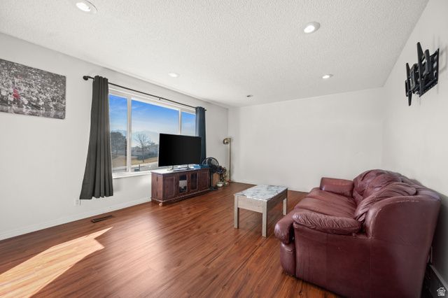 6468 S KENTUCKY DR, West Jordan, UT 84084