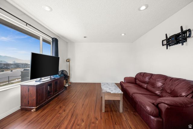 6468 S KENTUCKY DR, West Jordan, UT 84084