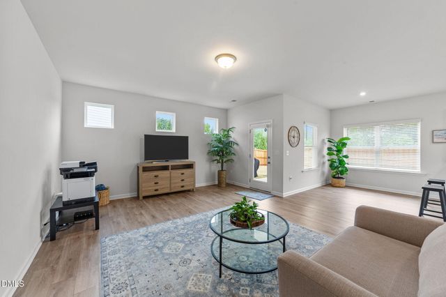 122 Commons Circle, Clayton, NC 27520
