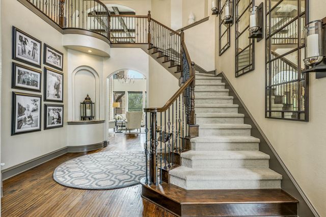 2104 University Club DR, Austin, TX 78732