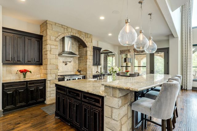 2104 University Club DR, Austin, TX 78732
