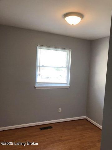 5606 Leemont Ct, Louisville, KY 40272