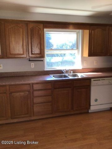 5606 Leemont Ct, Louisville, KY 40272