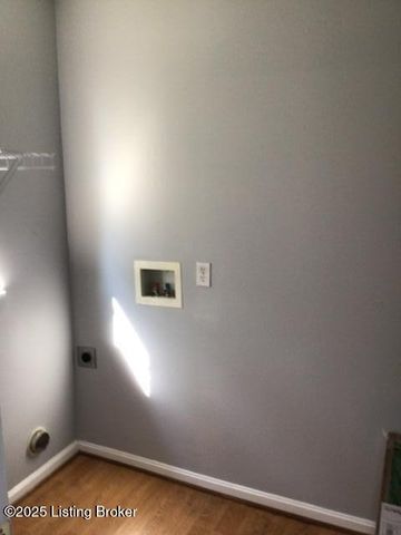 5606 Leemont Ct, Louisville, KY 40272