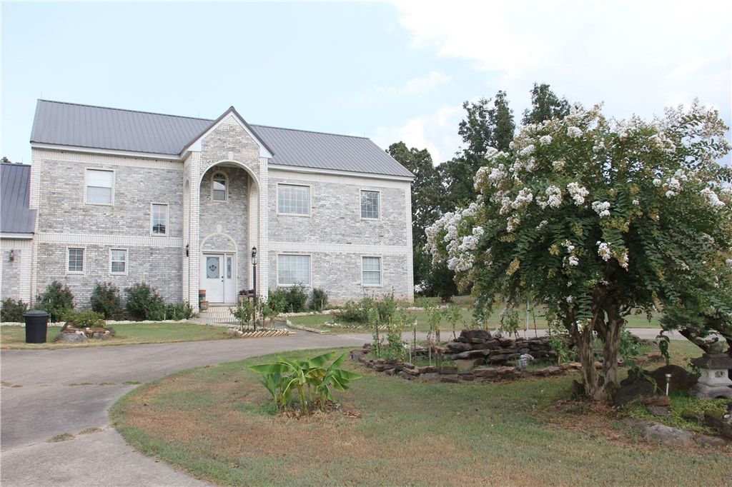 3 Bunker Hill Lane, Russellville, AR 72802