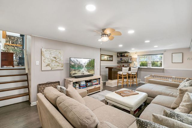 8143 N Clifton Avenue, Niles, IL 60714