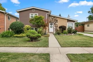 8143 N Clifton Avenue, Niles, IL 60714