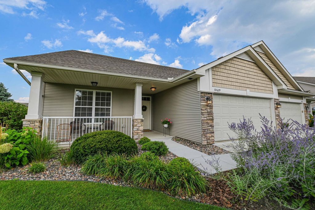 10639 Kingsfield Lane, Woodbury, MN 55129