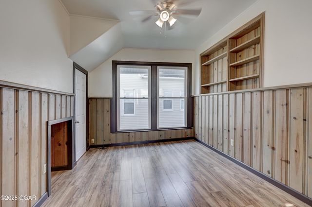 1402 S Sergeant Avenue, Joplin, MO 64801