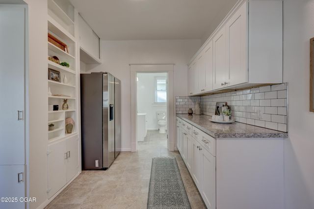 1402 S Sergeant Avenue, Joplin, MO 64801