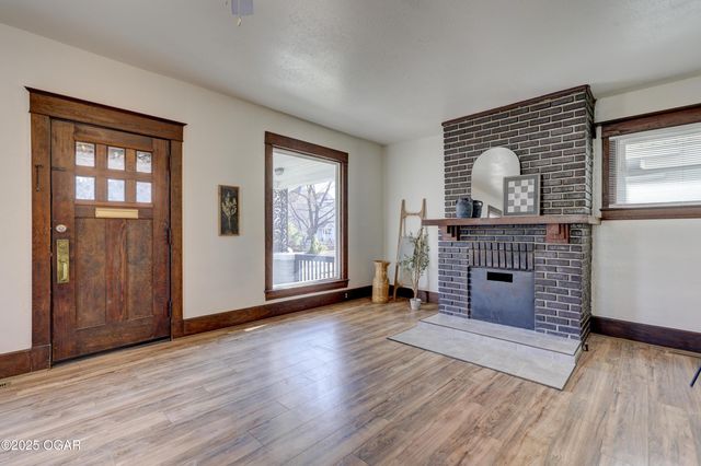 1402 S Sergeant Avenue, Joplin, MO 64801