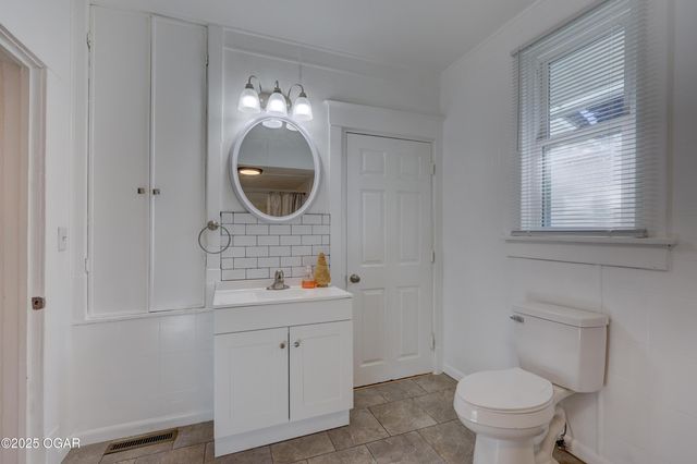 1402 S Sergeant Avenue, Joplin, MO 64801