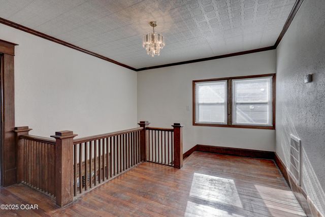 1402 S Sergeant Avenue, Joplin, MO 64801