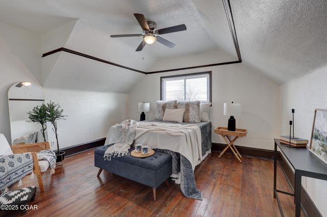 1402 S Sergeant Avenue, Joplin, MO 64801