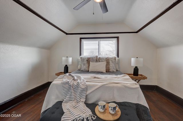 1402 S Sergeant Avenue, Joplin, MO 64801