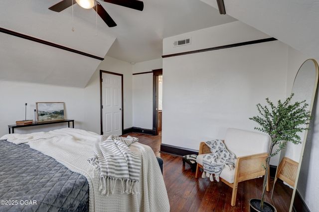 1402 S Sergeant Avenue, Joplin, MO 64801