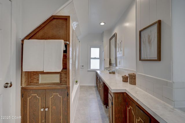 1402 S Sergeant Avenue, Joplin, MO 64801