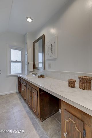 1402 S Sergeant Avenue, Joplin, MO 64801