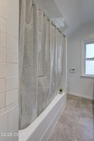 1402 S Sergeant Avenue, Joplin, MO 64801