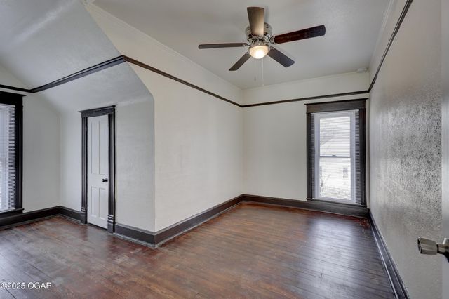 1402 S Sergeant Avenue, Joplin, MO 64801