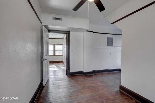 1402 S Sergeant Avenue, Joplin, MO 64801