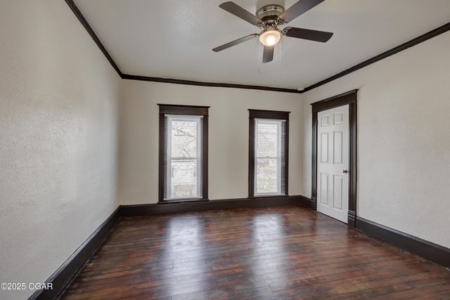 1402 S Sergeant Avenue, Joplin, MO 64801