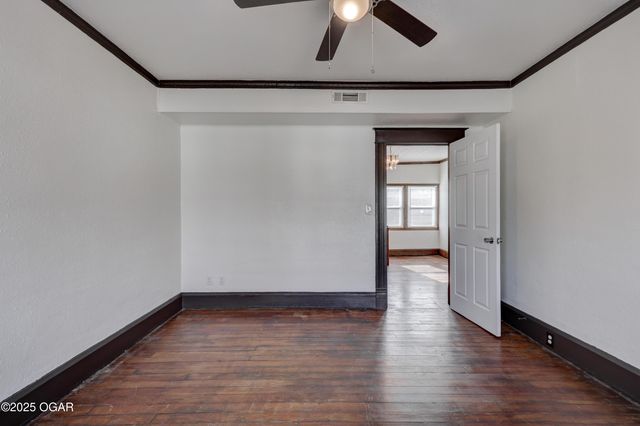 1402 S Sergeant Avenue, Joplin, MO 64801