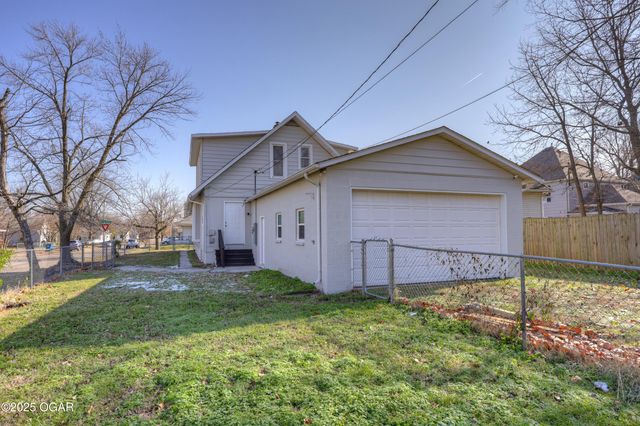 1402 S Sergeant Avenue, Joplin, MO 64801
