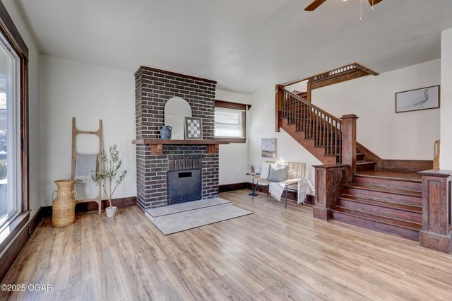 1402 S Sergeant Avenue, Joplin, MO 64801