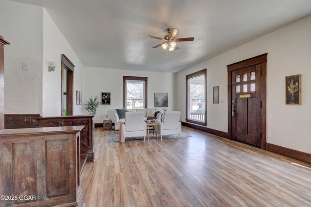 1402 S Sergeant Avenue, Joplin, MO 64801