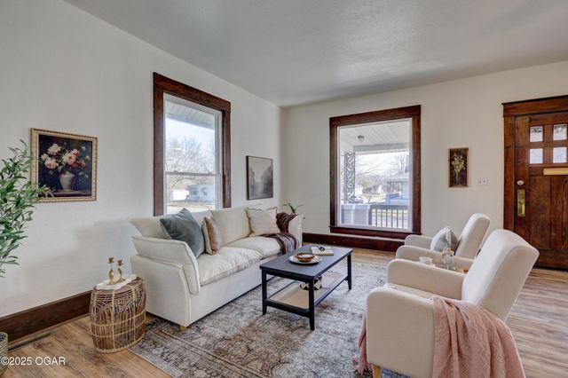 1402 S Sergeant Avenue, Joplin, MO 64801