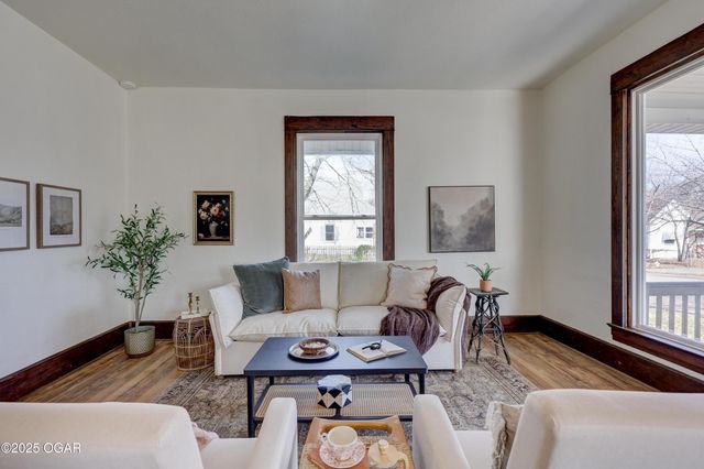 1402 S Sergeant Avenue, Joplin, MO 64801