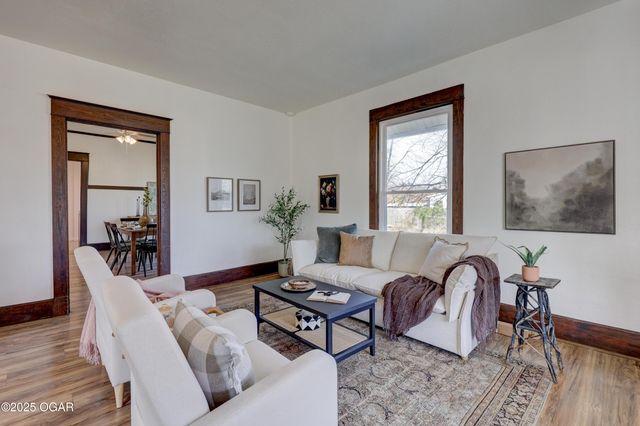 1402 S Sergeant Avenue, Joplin, MO 64801