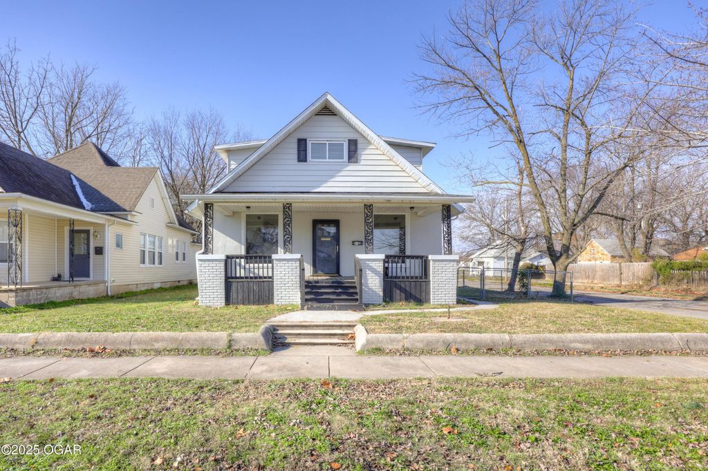 1402 S Sergeant Avenue, Joplin, MO 64801