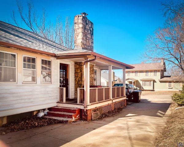 1721 NW Belvoir CT, Topeka, KS 66606