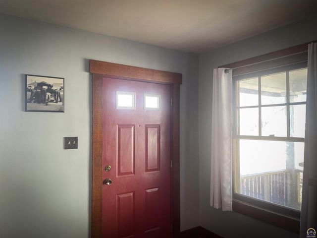 1721 NW Belvoir CT, Topeka, KS 66606