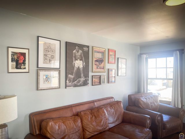 1721 NW Belvoir CT, Topeka, KS 66606