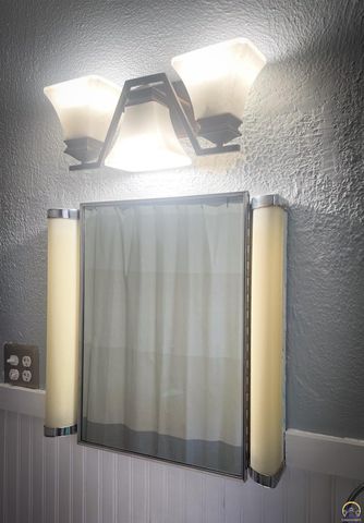 1721 NW Belvoir CT, Topeka, KS 66606