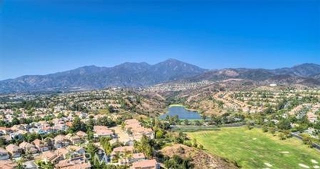 4 Saint Annes, Trabuco Canyon, CA 92679