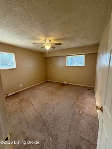 4923 Bluebird Ave, Lynnview, KY 40213