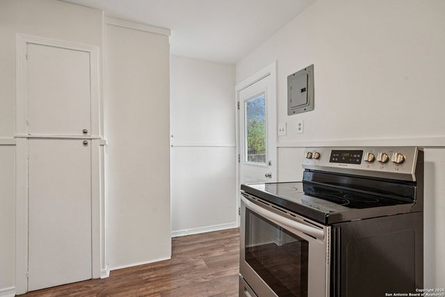 411 W Water St, Kerrville, TX 78028