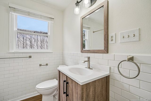 411 W Water St, Kerrville, TX 78028