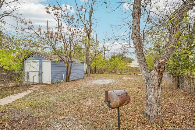 411 W Water St, Kerrville, TX 78028