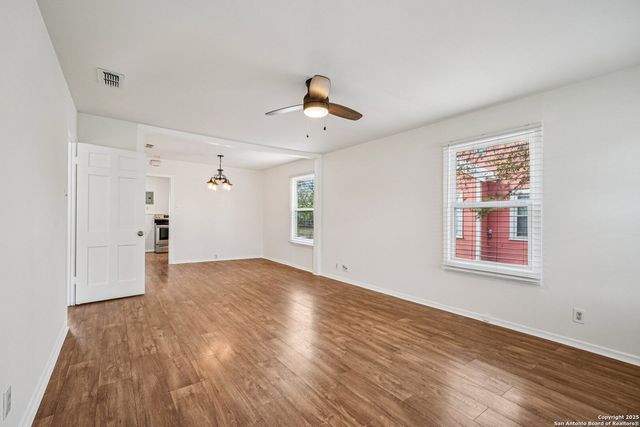 411 W Water St, Kerrville, TX 78028